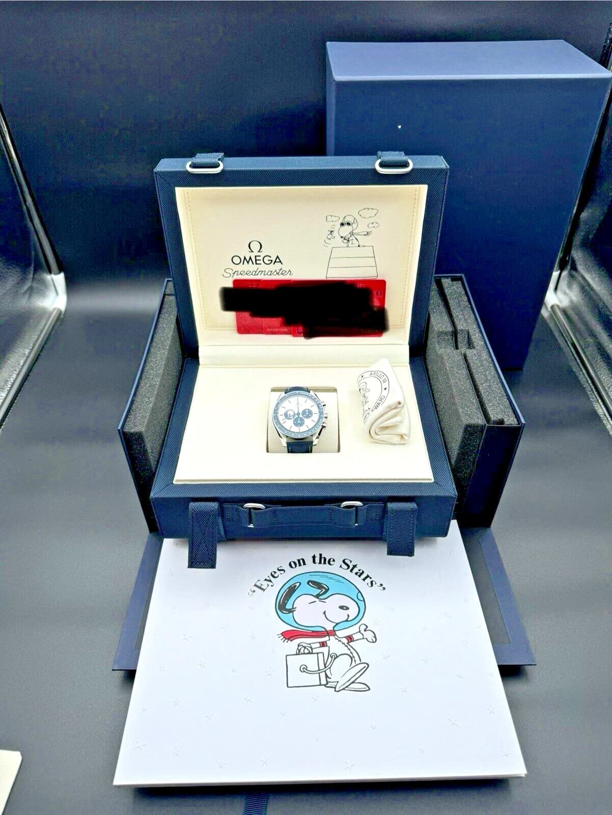 NEW 2025 Omega Speedmaster SILVER SNOOPY AWARD BLUE 310.32.42.50.02.001 Watch - Image 4